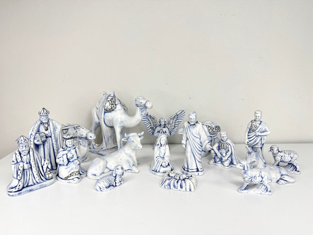 Vintage 1979 Holland Mold Ceramic Nativity Set 16 Piece Blue White Christmas
